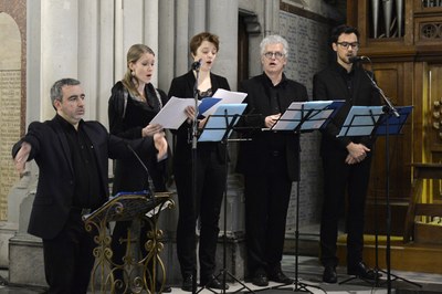 Le chœur lors de la messe célébrée dans la Basilique de l'Immaculée-Conception